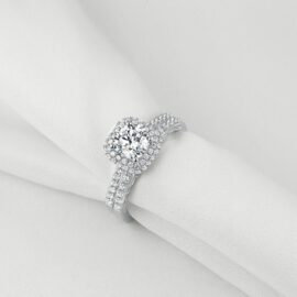 2 Pcs Halo Wedding Ring Set