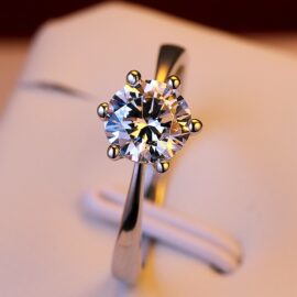 Solitaire 1.0ct Round Cut Engagement Ring